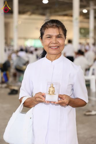 ภาพ No.338144:วันอาทิตย์ต้นเดือน 5 กรกฎาคม พ.ศ.2569 สัมมนาพิเศษ พิธีมอบพระของขวัญ ณ ห้องแก้วสารพัด1 วัดพระธรรมกาย