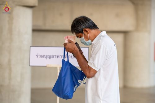 ภาพ No.322850:วันเสาร์ที่ 18 เมษายน พ.ศ. 2569 ตักบาตรฉลองพระใหม่ โครงการอุปสมบทหมู่ธรรมทายาท ระดับอุดมศึกษา รุ่นที่ 53 ภาคฤดูร้อน  ณ ฟ้องปฏิบัติธรรม ชั้นลอย 1/2 มหารัตนวิหารคด คอร์ 13 วัดพระธรรมกาย