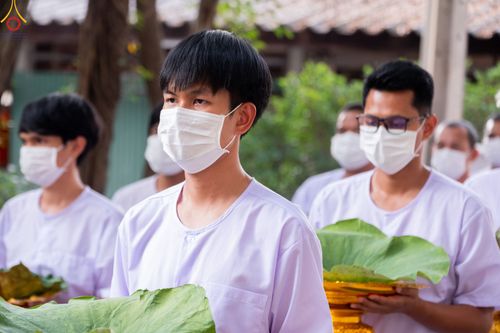 ภาพ No.78610:พิธีตัดปอยผมและปลงผมนาคธรรมทายาท  โครงการบรรพชาและอุปสมบทหมู่ วันคุ้มครองโลก วันที่ 26 มีนาคม พ.ศ.2566 ณ หมู่บ้านบรรลุธรรม วัดพระธรรมกาย