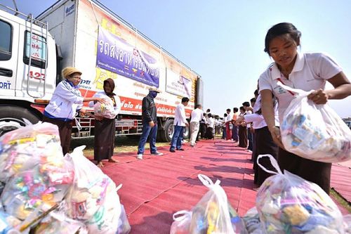 ภาพ No.15859:ประมวลภาพตักบาตรพระ 3 แผ่นดิน พระ 10,000 รูป ปีที่ 2 จ.เชียงราย