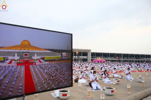 ภาพ No.90169:พิธีปลูกทรัพย์บานชื่น  เนื่องใน 139 ปี วันคล้ายวันเกิดด้วยรูปกายเนื้อ พระมงคลเทพมุนี (สด จนฺทสโร) พระผู้ปราบมาร วันอังคารที่ 10 ตุลาคม พ.ศ. 2566 ณ วัดพระธรรมกาย จ.ปทุมธานี