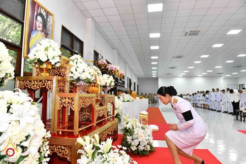 ภาพ No.344270:วันที่ 12 สิงหาคม พ.ศ. 2569  พสกนิกรชาวอำเภอคลองหลวง พร้อมใจร่วมพิธีสวดพระพุทธมนต์และทำบุญตักบาตรถวายพระราชกุศล เนื่องในวันคล้ายวันพระราชสมภพ สมเด็จพระบรมราชชนนีพันปีหลวง และวันแม่แห่งชาติ 12 สิงหาคม 2569