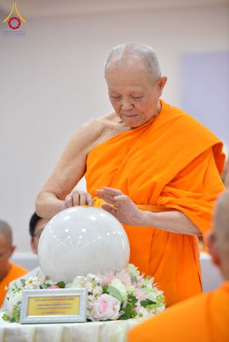 ภาพ No.294271:วันอาทิตย์ที่ 14 ธันวาคม พ.ศ.2568 พิธีเจริญพระพุทธมนต์สมโภชดวงแก้วลูกนิมิตเอก และดวงแก้วนิมิตปฏิบัติธรรม อัญเชิญประดิษฐาน  ณ วัดพระธรรมกายในประเทศสหรัฐอเมริกาและประเทศเยอรมนี 7 แห่ง ณ อาคารปลูกศรัทธา 2 วัดพระธรรมกาย