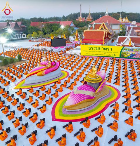 ภาพ No.294605:วันอาทิตย์ที่ 14 ธันวาคม พ.ศ.2568 พระธรรมยาตราปฏิบัติธรรมและถ่ายภาพหมู่ประวัติศาสตร์ ณ วัดสองพี่น้อง ต.ต้นตาล อ.สองพี่น้อง จ.สุพรรณบุรี ในโครงการธรรมยาตรา กตัญญูบูชา มหาปูชนียาจารย์ พระมงคลเทพมุนี(สด จนฺทสโร) พระผู้ปราบมาร อนุสรณ์สถาน 7 แห่ง ปีที่ 14