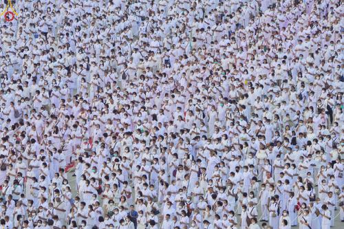 ภาพ No.79172:พิธีอัญเชิญองค์พระบรมพุทธเจ้า 24 องค์ เวียนประทักษิณรอบพระมหาธรรมกายเจดีย์ ณ วัดพระธรรมกาย  วันที่ 2 เมษายน พ.ศ. 2566