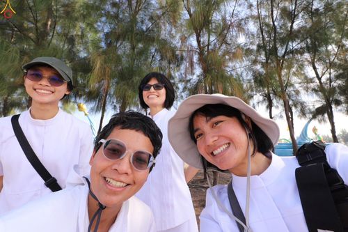 ภาพ No.306742:ภาพเบื้องหลังอาสาสมัครรวมใจ ชุดที่ 5 ในโครงการธรรมยาตรา กตัญญูบูชา มหาปูชนียาจารย์ พระมงคลเทพมุนี(สด จนฺทสโร) พระผู้ปราบมาร อนุสรณ์สถาน 7 แห่ง ปีที่ 14