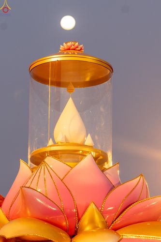 ภาพ No.307936:วันที่ 31 มกราคม พ.ศ. 2569 พิธีจุดประทีปธรรมถวายเป็นพุทธบูชา  และบูชาธรรมมหาปูชนียาจารย์ (ภาพชุดที่ 3) ณ วัดพระธรรมกาย ปทุมธานี ในโครงการธรรมยาตรา กตัญญูบูชา มหาปูชนียาจารย์ พระมงคลเทพมุนี(สด จนฺทสโร) พระผู้ปราบมาร อนุสรณ์สถาน 7 แห่ง ปีที่ 14