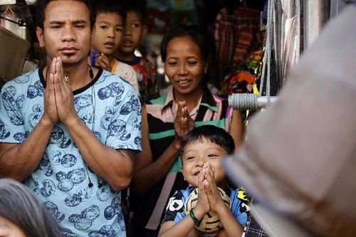 ภาพ No.15728:ประมวลภาพพิธีอัญเชิญรูปหล่อทองคำพระมงคลเทพมุนี (สด จนฺทสโร) ประดิษฐาน ณ วัดโบสถ์บน