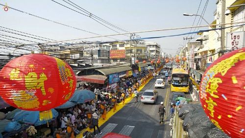 ภาพ No.15729:ประมวลภาพพิธีอัญเชิญรูปหล่อทองคำพระมงคลเทพมุนี (สด จนฺทสโร) ประดิษฐาน ณ วัดโบสถ์บน