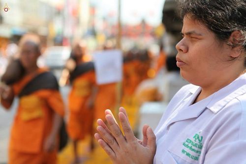 ภาพ No.15734:ประมวลภาพพิธีอัญเชิญรูปหล่อทองคำพระมงคลเทพมุนี (สด จนฺทสโร) ประดิษฐาน ณ วัดโบสถ์บน