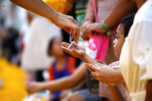 ภาพ No.15735:ประมวลภาพพิธีอัญเชิญรูปหล่อทองคำพระมงคลเทพมุนี (สด จนฺทสโร) ประดิษฐาน ณ วัดโบสถ์บน