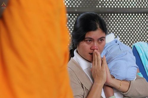 ภาพ No.15737:ประมวลภาพพิธีอัญเชิญรูปหล่อทองคำพระมงคลเทพมุนี (สด จนฺทสโร) ประดิษฐาน ณ วัดโบสถ์บน