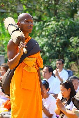 ภาพ No.15739:ประมวลภาพพิธีอัญเชิญรูปหล่อทองคำพระมงคลเทพมุนี (สด จนฺทสโร) ประดิษฐาน ณ วัดโบสถ์บน