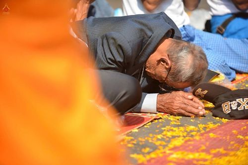 ภาพ No.15738:ประมวลภาพพิธีอัญเชิญรูปหล่อทองคำพระมงคลเทพมุนี (สด จนฺทสโร) ประดิษฐาน ณ วัดโบสถ์บน