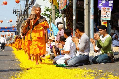 ภาพ No.15742:ประมวลภาพพิธีอัญเชิญรูปหล่อทองคำพระมงคลเทพมุนี (สด จนฺทสโร) ประดิษฐาน ณ วัดโบสถ์บน