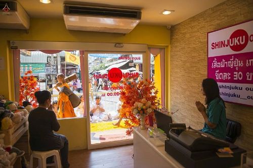 ภาพ No.15750:ประมวลภาพพิธีอัญเชิญรูปหล่อทองคำพระมงคลเทพมุนี (สด จนฺทสโร) ประดิษฐาน ณ วัดโบสถ์บน