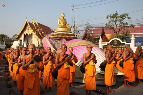 ภาพ No.15754:ประมวลภาพพิธีอัญเชิญรูปหล่อทองคำพระมงคลเทพมุนี (สด จนฺทสโร) ประดิษฐาน ณ วัดโบสถ์บน