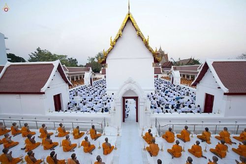 ภาพ No.15584:ประมวลภาพพิธีอัญเชิญรูปหล่อทองคำพระมงคลเทพมุนี (สด จนฺทสโร) ประดิษฐาน ณ วัดโบสถ์บน
