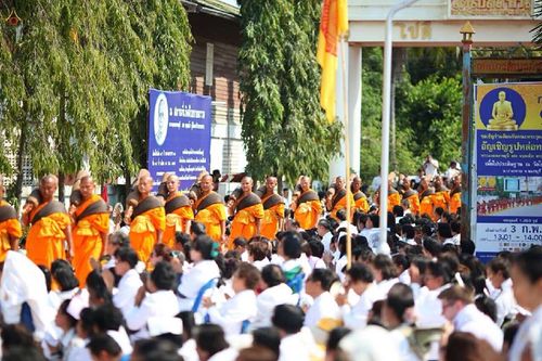 ภาพ No.15590:ประมวลภาพพิธีอัญเชิญรูปหล่อทองคำพระมงคลเทพมุนี (สด จนฺทสโร) ประดิษฐาน ณ วัดโบสถ์บน