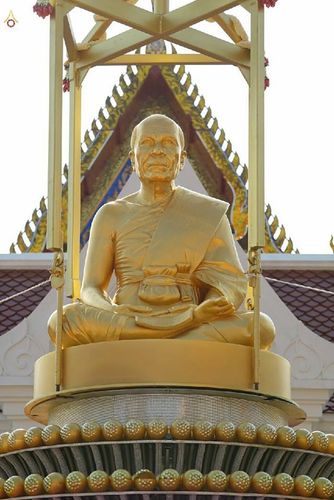 ภาพ No.15591:ประมวลภาพพิธีอัญเชิญรูปหล่อทองคำพระมงคลเทพมุนี (สด จนฺทสโร) ประดิษฐาน ณ วัดโบสถ์บน