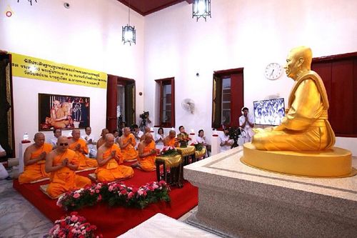 ภาพ No.15595:ประมวลภาพพิธีอัญเชิญรูปหล่อทองคำพระมงคลเทพมุนี (สด จนฺทสโร) ประดิษฐาน ณ วัดโบสถ์บน