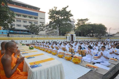 ภาพ No.15594:ประมวลภาพพิธีอัญเชิญรูปหล่อทองคำพระมงคลเทพมุนี (สด จนฺทสโร) ประดิษฐาน ณ วัดโบสถ์บน