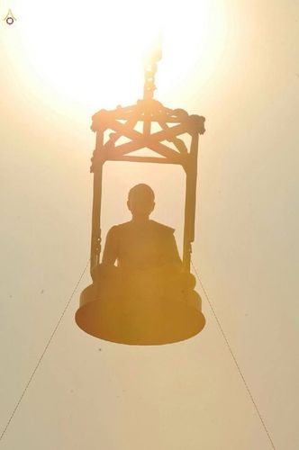 ภาพ No.15598:ประมวลภาพพิธีอัญเชิญรูปหล่อทองคำพระมงคลเทพมุนี (สด จนฺทสโร) ประดิษฐาน ณ วัดโบสถ์บน