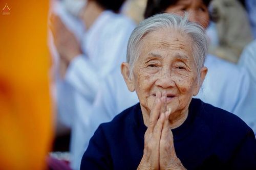 ภาพ No.15606:ประมวลภาพพิธีอัญเชิญรูปหล่อทองคำพระมงคลเทพมุนี (สด จนฺทสโร) ประดิษฐาน ณ วัดโบสถ์บน