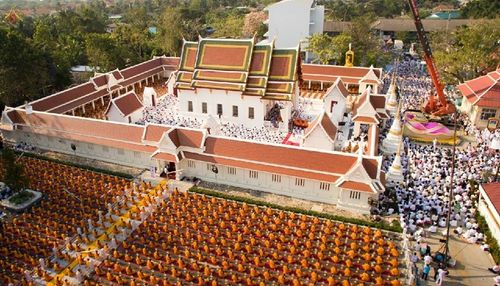 ภาพ No.15613:ประมวลภาพพิธีอัญเชิญรูปหล่อทองคำพระมงคลเทพมุนี (สด จนฺทสโร) ประดิษฐาน ณ วัดโบสถ์บน
