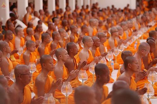 ภาพ No.15612:ประมวลภาพพิธีอัญเชิญรูปหล่อทองคำพระมงคลเทพมุนี (สด จนฺทสโร) ประดิษฐาน ณ วัดโบสถ์บน