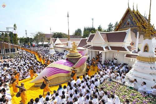 ภาพ No.15614:ประมวลภาพพิธีอัญเชิญรูปหล่อทองคำพระมงคลเทพมุนี (สด จนฺทสโร) ประดิษฐาน ณ วัดโบสถ์บน