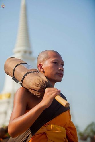 ภาพ No.15617:ประมวลภาพพิธีอัญเชิญรูปหล่อทองคำพระมงคลเทพมุนี (สด จนฺทสโร) ประดิษฐาน ณ วัดโบสถ์บน