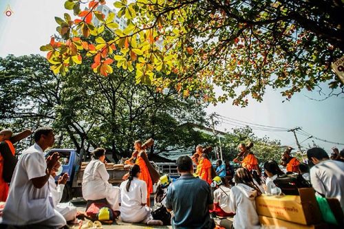 ภาพ No.15621:ประมวลภาพพิธีอัญเชิญรูปหล่อทองคำพระมงคลเทพมุนี (สด จนฺทสโร) ประดิษฐาน ณ วัดโบสถ์บน