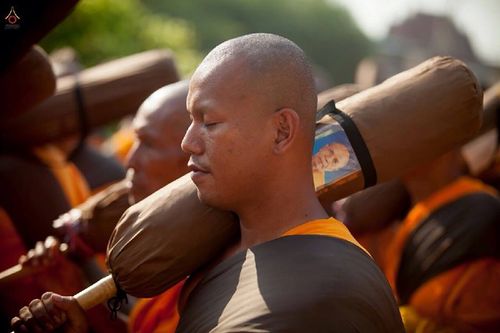 ภาพ No.15618:ประมวลภาพพิธีอัญเชิญรูปหล่อทองคำพระมงคลเทพมุนี (สด จนฺทสโร) ประดิษฐาน ณ วัดโบสถ์บน