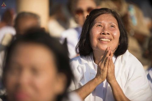ภาพ No.15620:ประมวลภาพพิธีอัญเชิญรูปหล่อทองคำพระมงคลเทพมุนี (สด จนฺทสโร) ประดิษฐาน ณ วัดโบสถ์บน