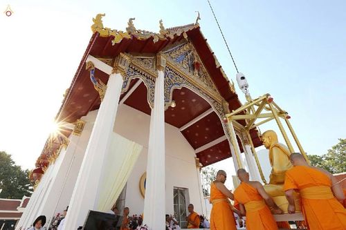 ภาพ No.15626:ประมวลภาพพิธีอัญเชิญรูปหล่อทองคำพระมงคลเทพมุนี (สด จนฺทสโร) ประดิษฐาน ณ วัดโบสถ์บน