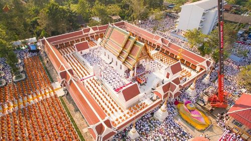 ภาพ No.15630:ประมวลภาพพิธีอัญเชิญรูปหล่อทองคำพระมงคลเทพมุนี (สด จนฺทสโร) ประดิษฐาน ณ วัดโบสถ์บน