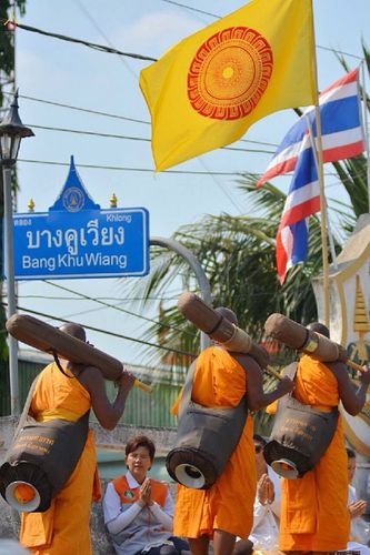 ภาพ No.15628:ประมวลภาพพิธีอัญเชิญรูปหล่อทองคำพระมงคลเทพมุนี (สด จนฺทสโร) ประดิษฐาน ณ วัดโบสถ์บน