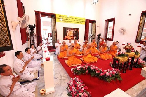 ภาพ No.15631:ประมวลภาพพิธีอัญเชิญรูปหล่อทองคำพระมงคลเทพมุนี (สด จนฺทสโร) ประดิษฐาน ณ วัดโบสถ์บน