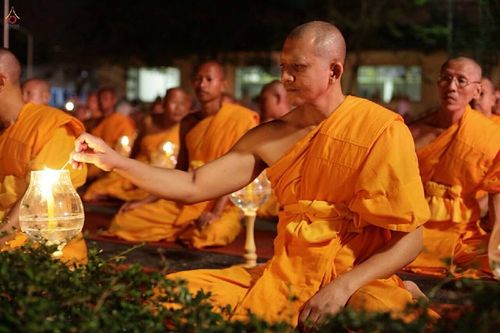 ภาพ No.15629:ประมวลภาพพิธีอัญเชิญรูปหล่อทองคำพระมงคลเทพมุนี (สด จนฺทสโร) ประดิษฐาน ณ วัดโบสถ์บน