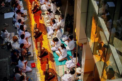 ภาพ No.15667:ประมวลภาพพิธีอัญเชิญรูปหล่อทองคำพระมงคลเทพมุนี (สด จนฺทสโร) ประดิษฐาน ณ วัดโบสถ์บน