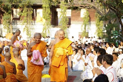 ภาพ No.15648:ประมวลภาพพิธีอัญเชิญรูปหล่อทองคำพระมงคลเทพมุนี (สด จนฺทสโร) ประดิษฐาน ณ วัดโบสถ์บน