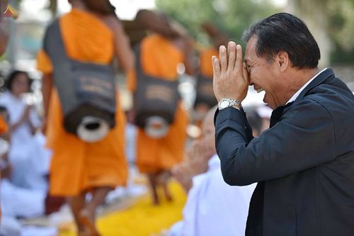 ภาพ No.15656:ประมวลภาพพิธีอัญเชิญรูปหล่อทองคำพระมงคลเทพมุนี (สด จนฺทสโร) ประดิษฐาน ณ วัดโบสถ์บน