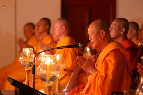 ภาพ No.15655:ประมวลภาพพิธีอัญเชิญรูปหล่อทองคำพระมงคลเทพมุนี (สด จนฺทสโร) ประดิษฐาน ณ วัดโบสถ์บน