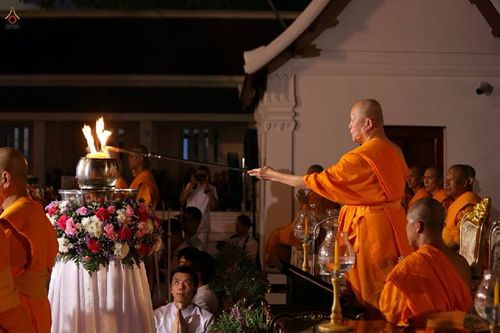 ภาพ No.15659:ประมวลภาพพิธีอัญเชิญรูปหล่อทองคำพระมงคลเทพมุนี (สด จนฺทสโร) ประดิษฐาน ณ วัดโบสถ์บน