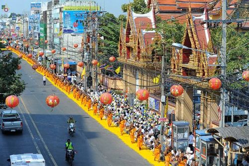ภาพ No.15661:ประมวลภาพพิธีอัญเชิญรูปหล่อทองคำพระมงคลเทพมุนี (สด จนฺทสโร) ประดิษฐาน ณ วัดโบสถ์บน