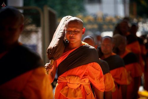 ภาพ No.15662:ประมวลภาพพิธีอัญเชิญรูปหล่อทองคำพระมงคลเทพมุนี (สด จนฺทสโร) ประดิษฐาน ณ วัดโบสถ์บน