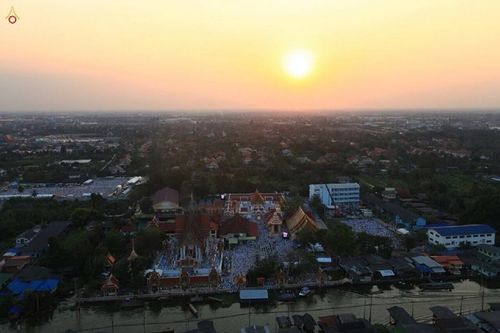 ภาพ No.15666:ประมวลภาพพิธีอัญเชิญรูปหล่อทองคำพระมงคลเทพมุนี (สด จนฺทสโร) ประดิษฐาน ณ วัดโบสถ์บน