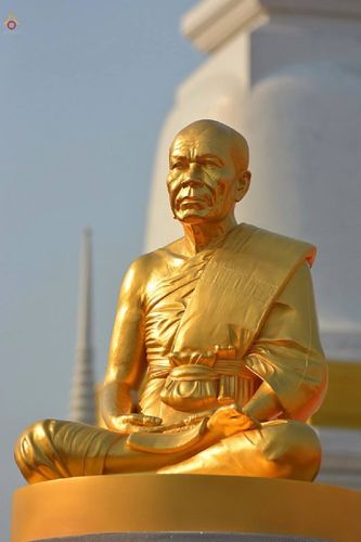 ภาพ No.15669:ประมวลภาพพิธีอัญเชิญรูปหล่อทองคำพระมงคลเทพมุนี (สด จนฺทสโร) ประดิษฐาน ณ วัดโบสถ์บน