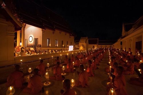 ภาพ No.15675:ประมวลภาพพิธีอัญเชิญรูปหล่อทองคำพระมงคลเทพมุนี (สด จนฺทสโร) ประดิษฐาน ณ วัดโบสถ์บน